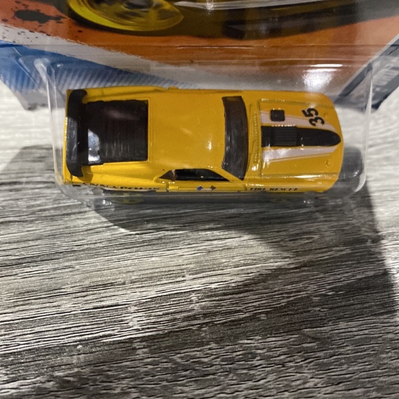 Hot Wheels | Main Street 11’ #9/10 Cars: 1970 Ford Mustang Mach 1 - 1:64 Scale - Picture 10 of 14